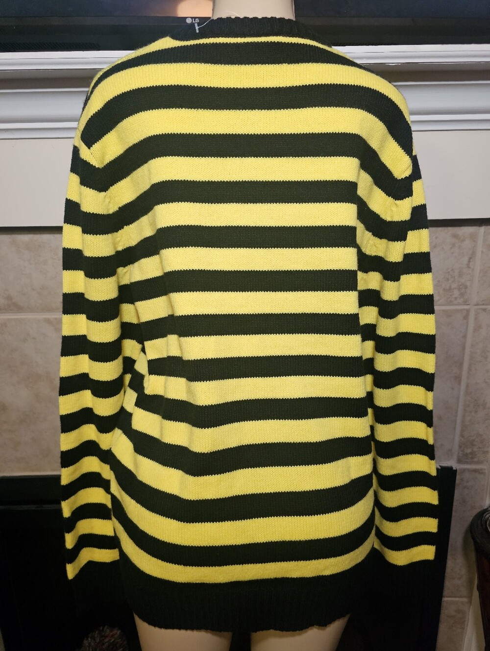NWOT 2018 Peanuts Snoopy Sweater Black Yellow Striped Long Sleeve Crew Neck RARE - Picture 4 of 10